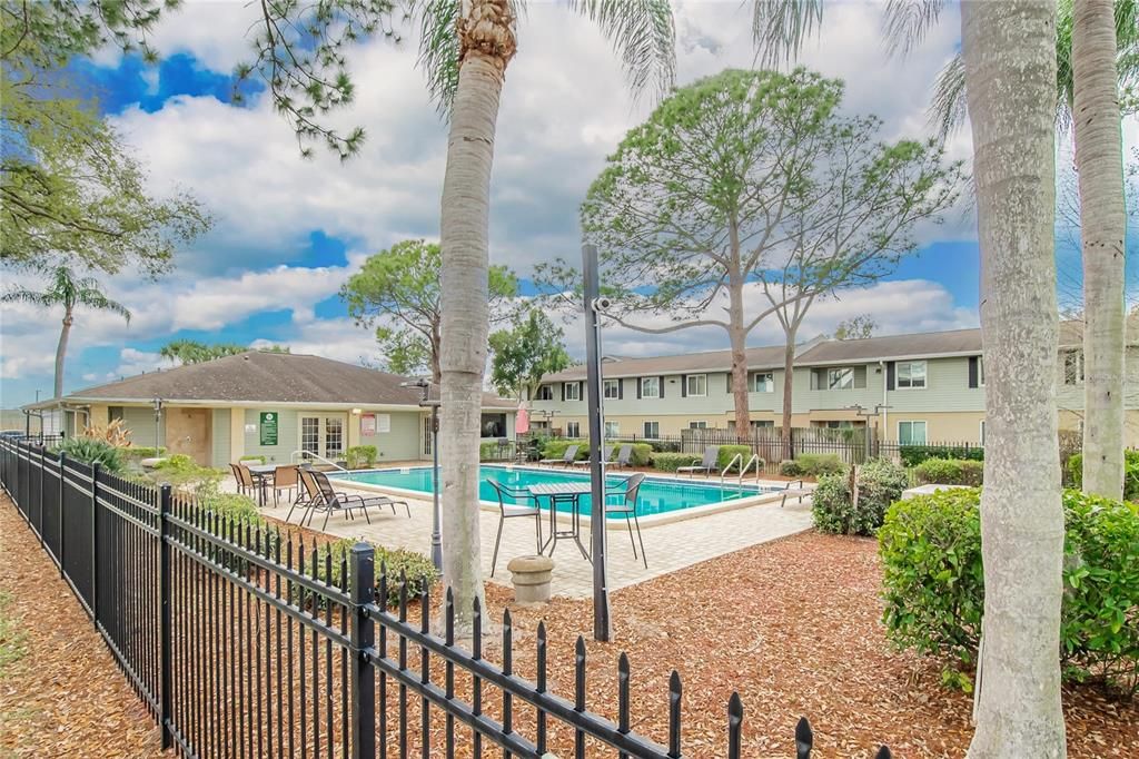 For Sale: $142,000 (2 beds, 2 baths, 918 Square Feet)