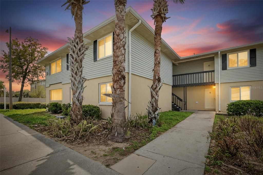 For Sale: $142,000 (2 beds, 2 baths, 918 Square Feet)