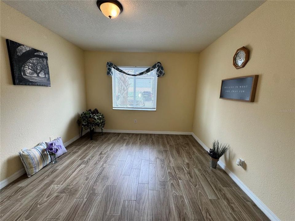 For Sale: $142,000 (2 beds, 2 baths, 918 Square Feet)