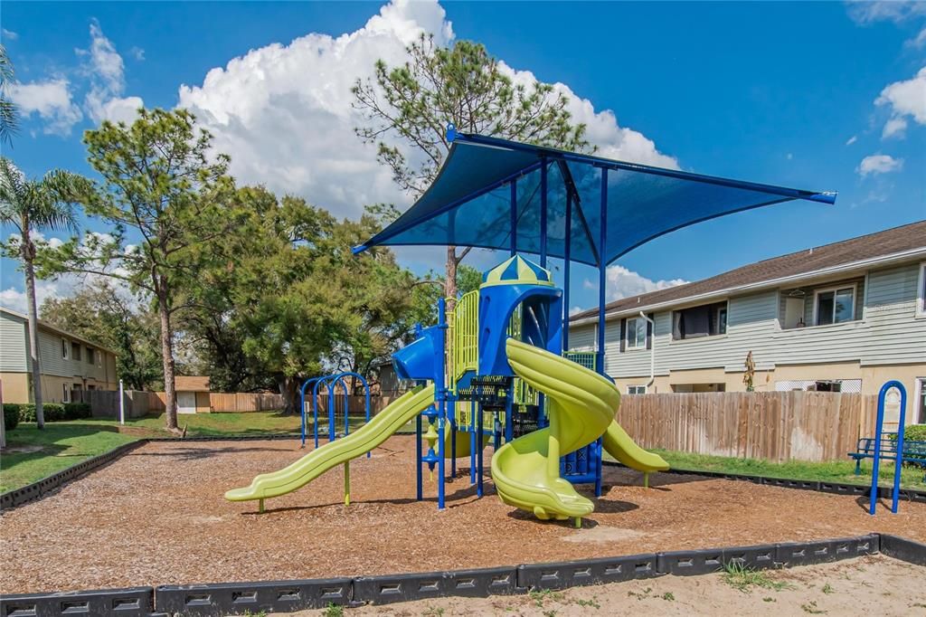 For Sale: $142,000 (2 beds, 2 baths, 918 Square Feet)
