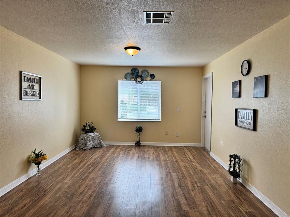 For Sale: $142,000 (2 beds, 2 baths, 918 Square Feet)