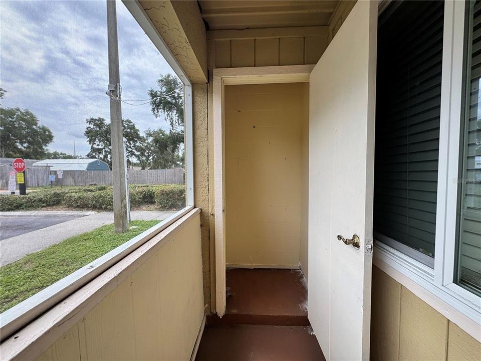 For Sale: $142,000 (2 beds, 2 baths, 918 Square Feet)
