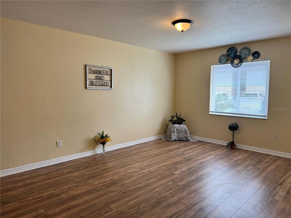 For Sale: $142,000 (2 beds, 2 baths, 918 Square Feet)
