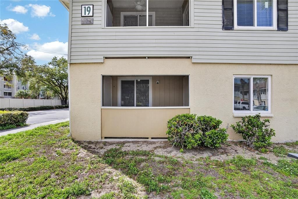 For Sale: $142,000 (2 beds, 2 baths, 918 Square Feet)