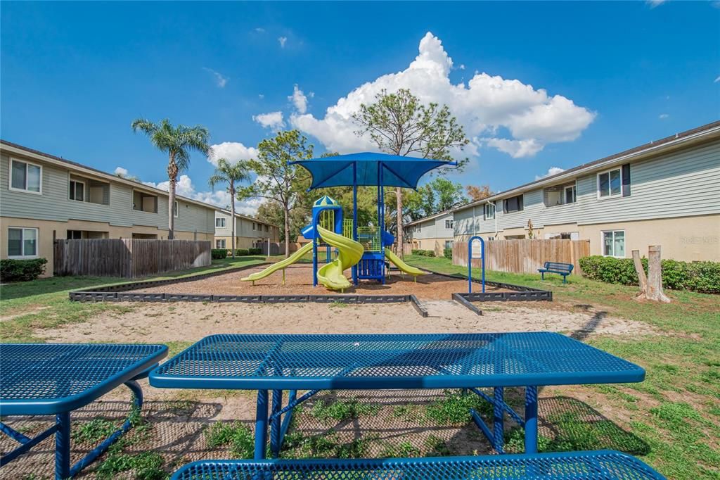 For Sale: $142,000 (2 beds, 2 baths, 918 Square Feet)