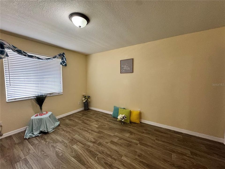 For Sale: $142,000 (2 beds, 2 baths, 918 Square Feet)