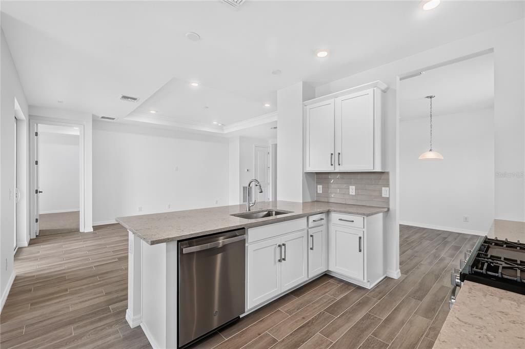 На продажу: $455,990 (3 спален, 2 ванн, 1643 Квадратных фут)