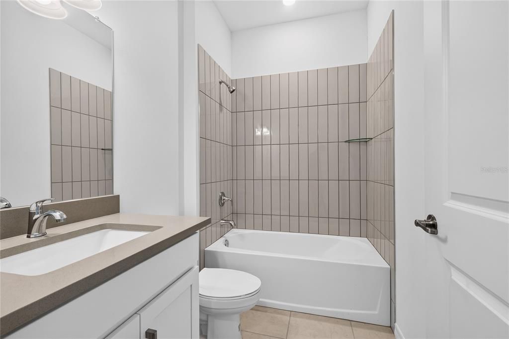 На продажу: $455,990 (3 спален, 2 ванн, 1643 Квадратных фут)