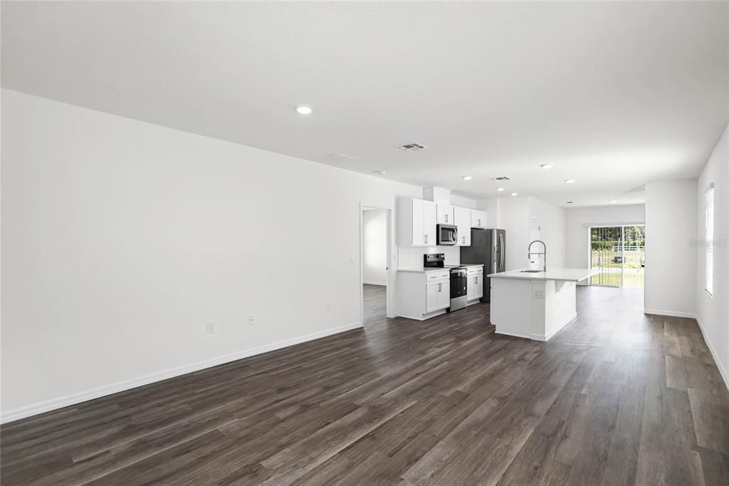 На продажу: $309,990 (3 спален, 2 ванн, 1593 Квадратных фут)