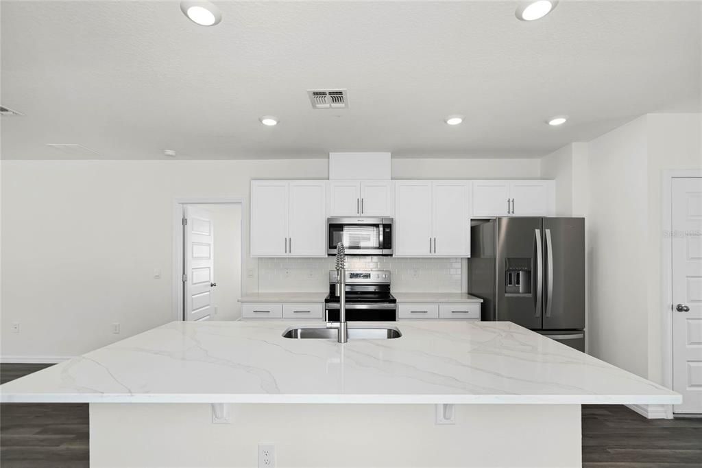 На продажу: $309,990 (3 спален, 2 ванн, 1593 Квадратных фут)