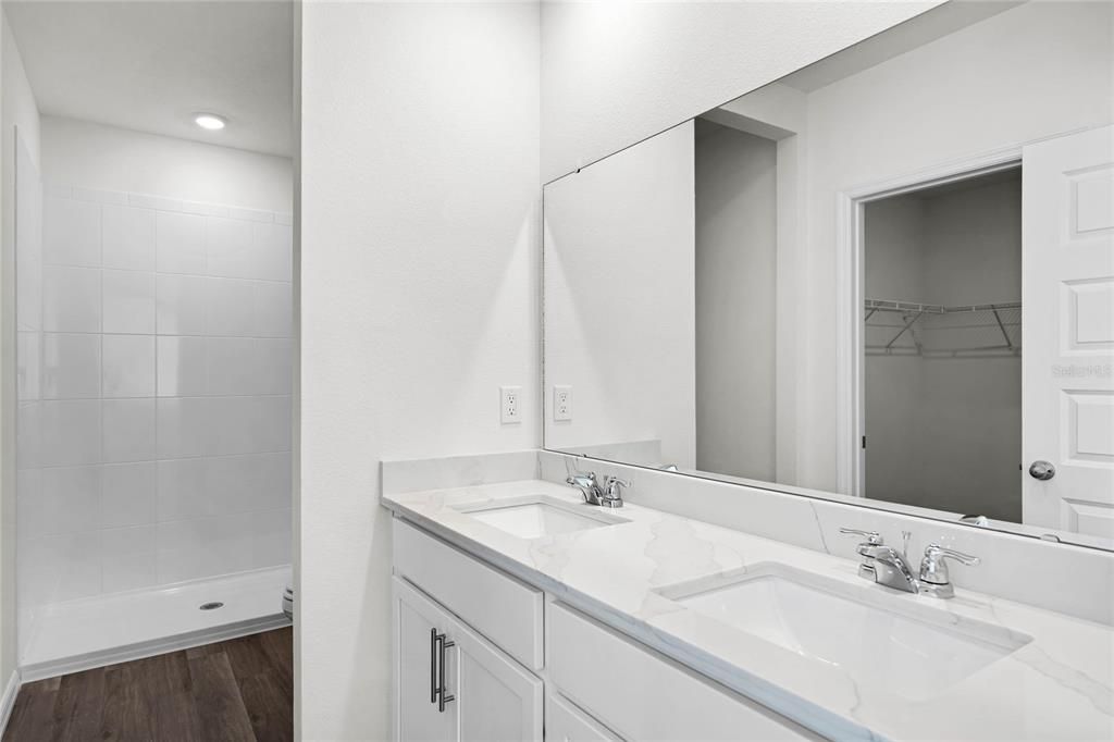 На продажу: $309,990 (3 спален, 2 ванн, 1593 Квадратных фут)