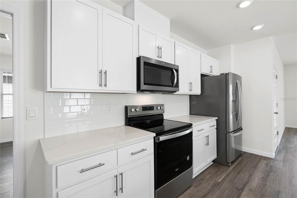 На продажу: $309,990 (3 спален, 2 ванн, 1593 Квадратных фут)