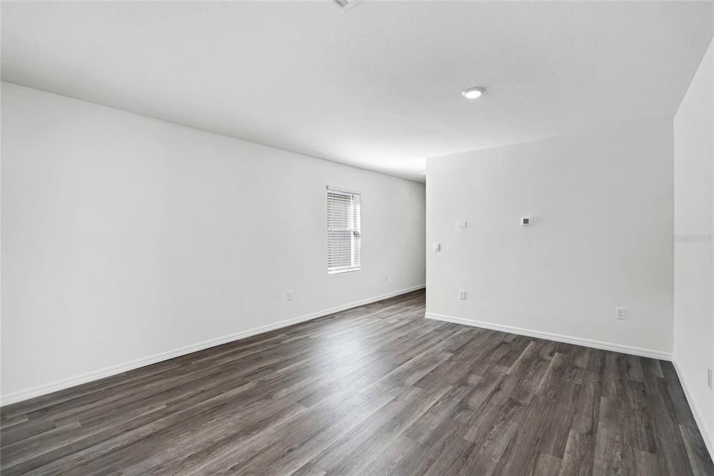 На продажу: $309,990 (3 спален, 2 ванн, 1593 Квадратных фут)