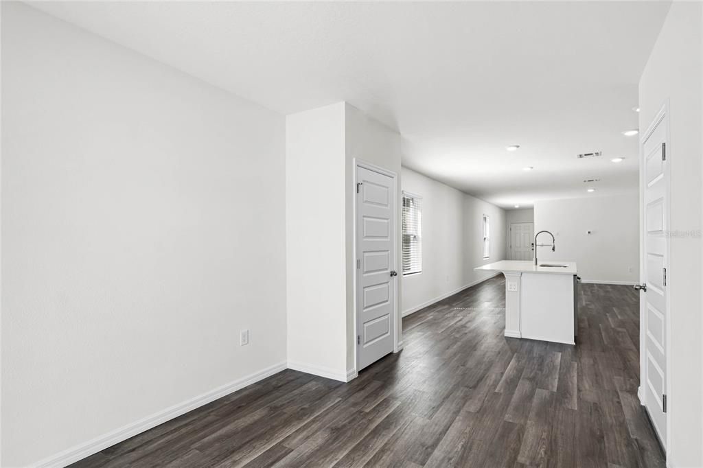На продажу: $309,990 (3 спален, 2 ванн, 1593 Квадратных фут)
