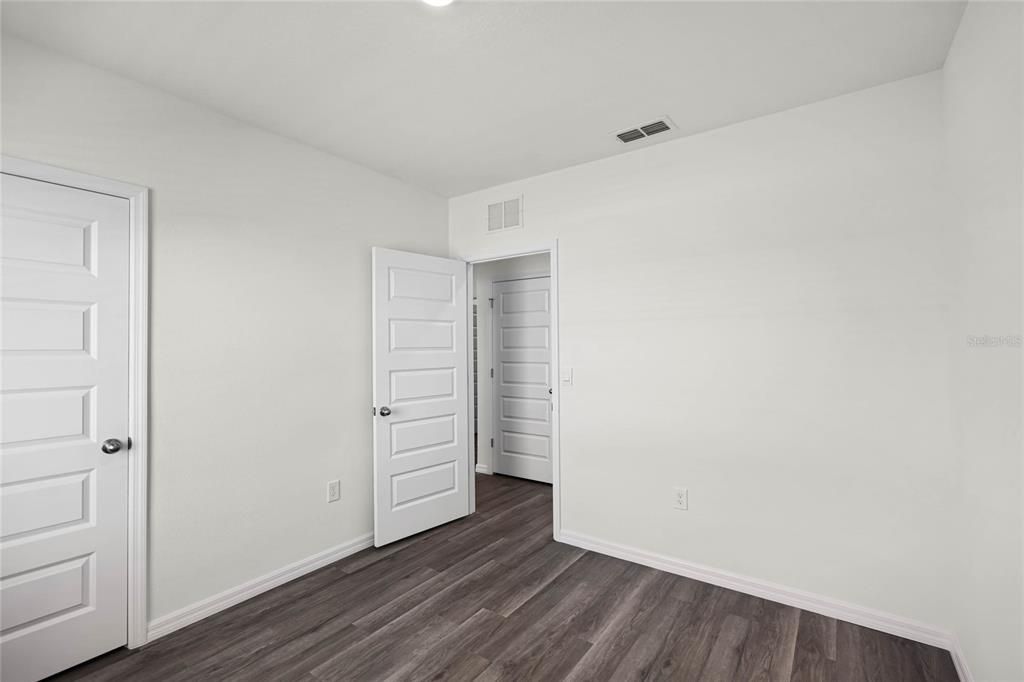 На продажу: $309,990 (3 спален, 2 ванн, 1593 Квадратных фут)