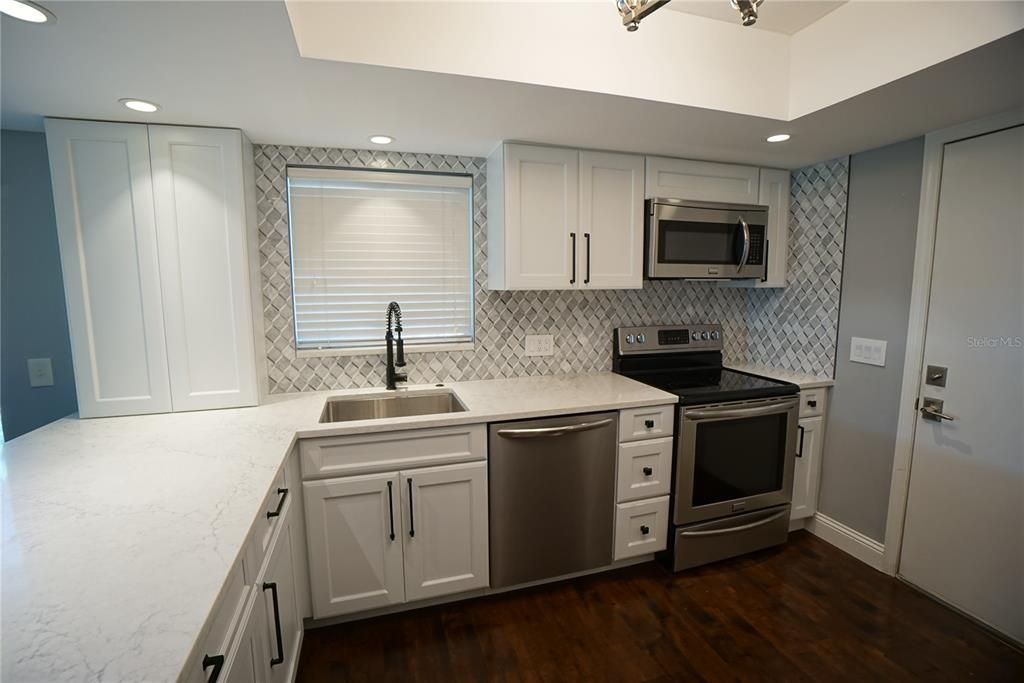 For Rent: $3,195 (2 beds, 2 baths, 1438 Square Feet)