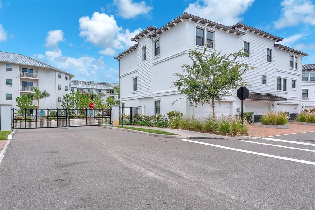 For Sale: $835,000 (4 beds, 3 baths, 2524 Square Feet)