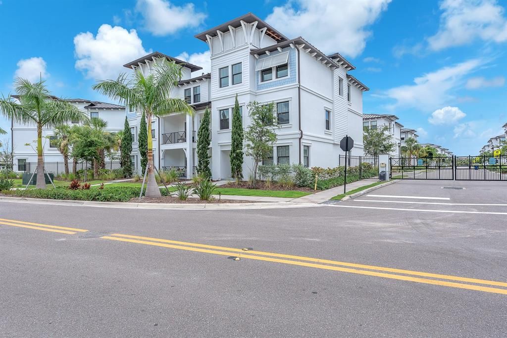 For Sale: $835,000 (4 beds, 3 baths, 2524 Square Feet)
