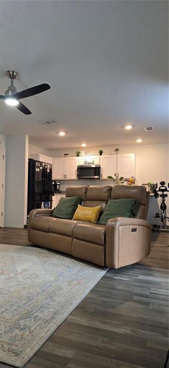For Sale: $279,995 (3 beds, 2 baths, 1497 Square Feet)