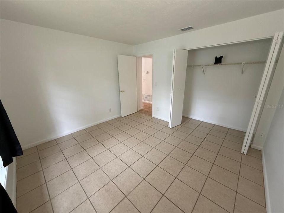 For Rent: $1,100 (2 beds, 1 baths, 1734 Square Feet)