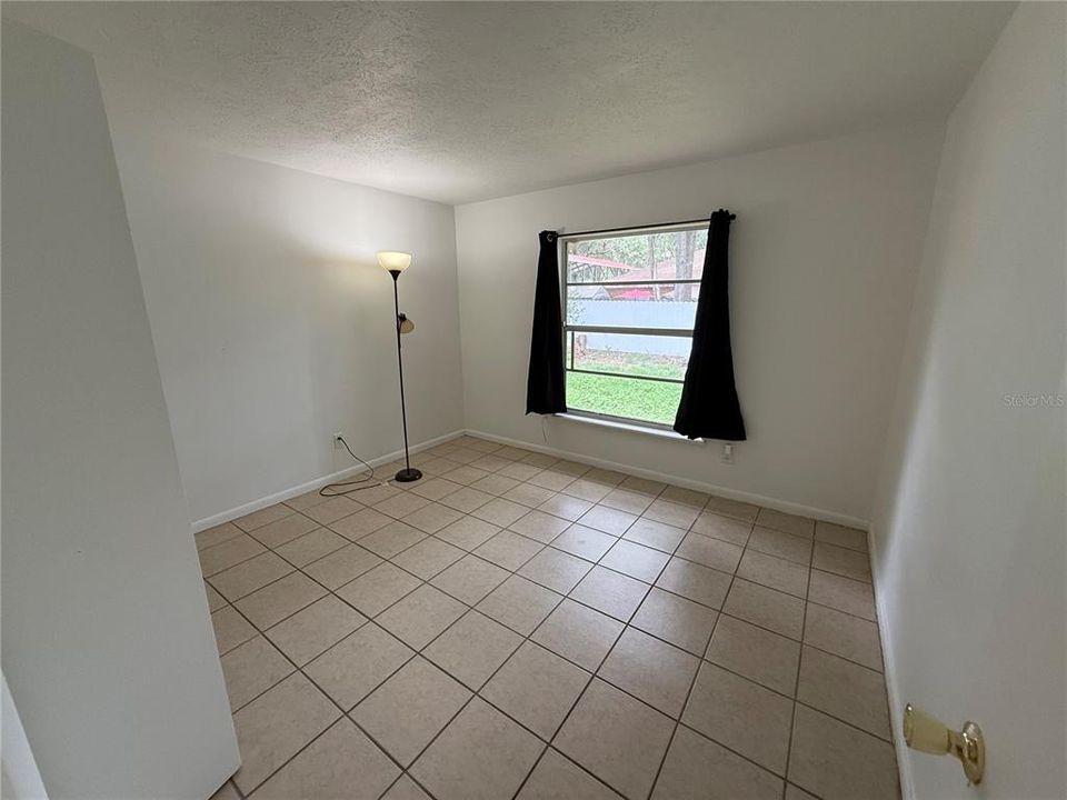 For Rent: $1,100 (2 beds, 1 baths, 1734 Square Feet)