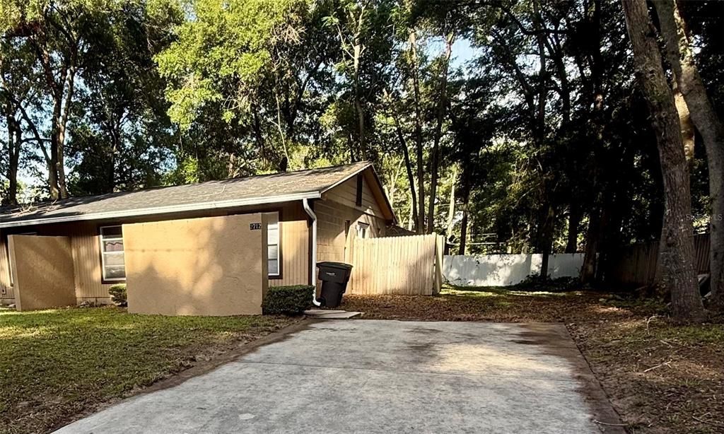 For Rent: $1,100 (2 beds, 1 baths, 1734 Square Feet)