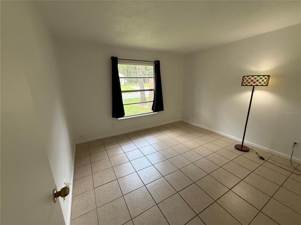 For Rent: $1,100 (2 beds, 1 baths, 1734 Square Feet)