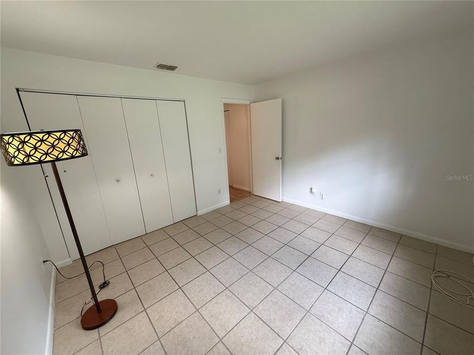 For Rent: $1,100 (2 beds, 1 baths, 1734 Square Feet)