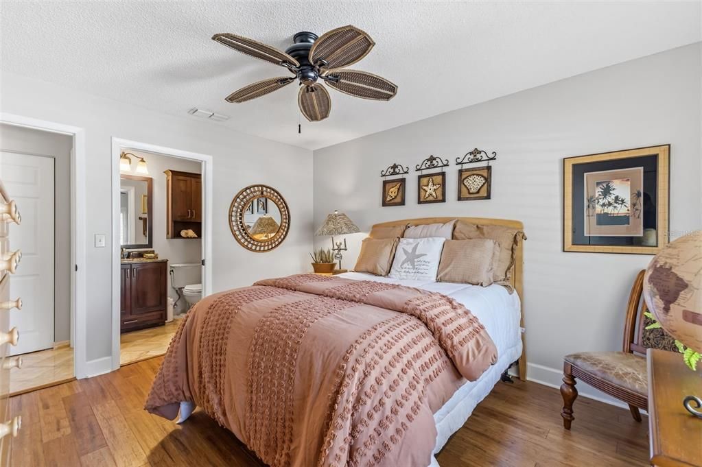 For Sale: $339,000 (2 beds, 2 baths, 1340 Square Feet)