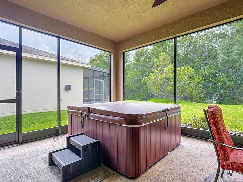 Active With Contract: $305,000 (2 beds, 2 baths, 1597 Square Feet)