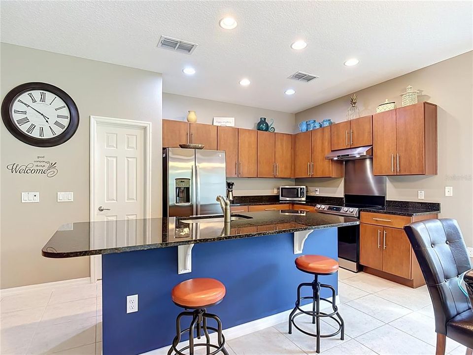 Active With Contract: $305,000 (2 beds, 2 baths, 1597 Square Feet)