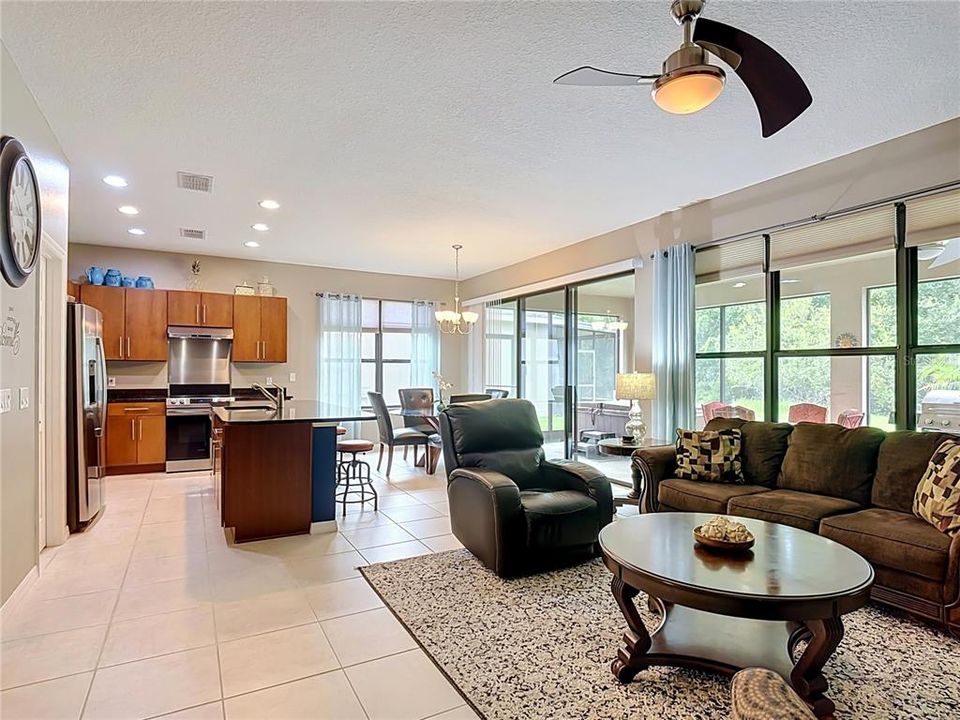 Active With Contract: $305,000 (2 beds, 2 baths, 1597 Square Feet)