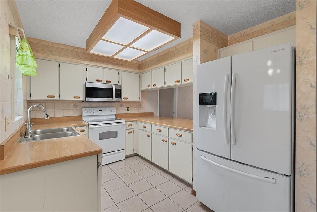 For Sale: $265,000 (3 beds, 2 baths, 1554 Square Feet)