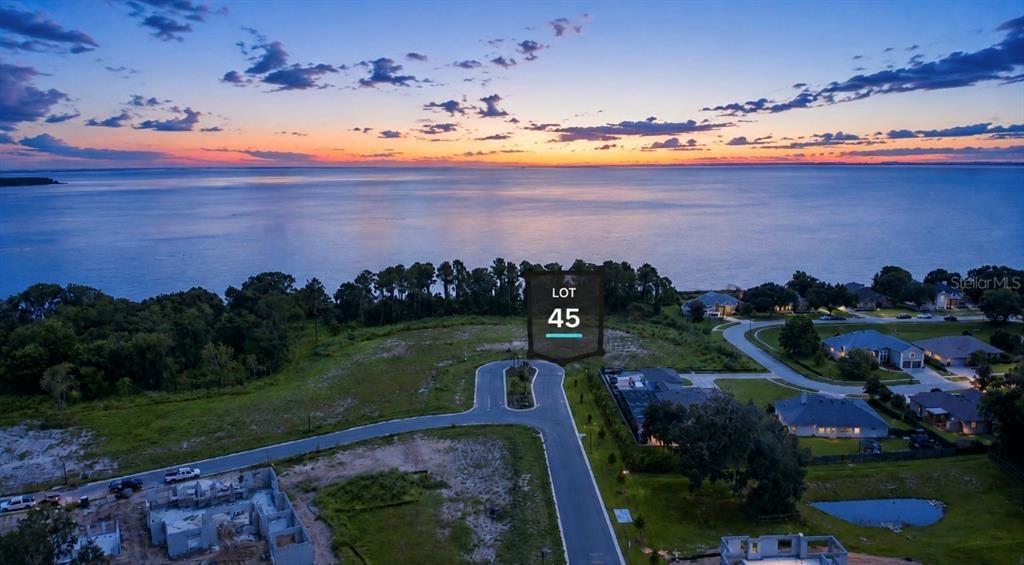 En Venta: $1,195,000 (0.82 acres)