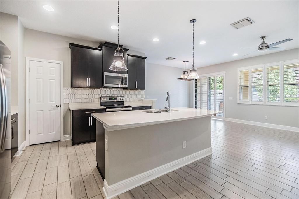 For Rent: $2,500 (3 beds, 2 baths, 1637 Square Feet)