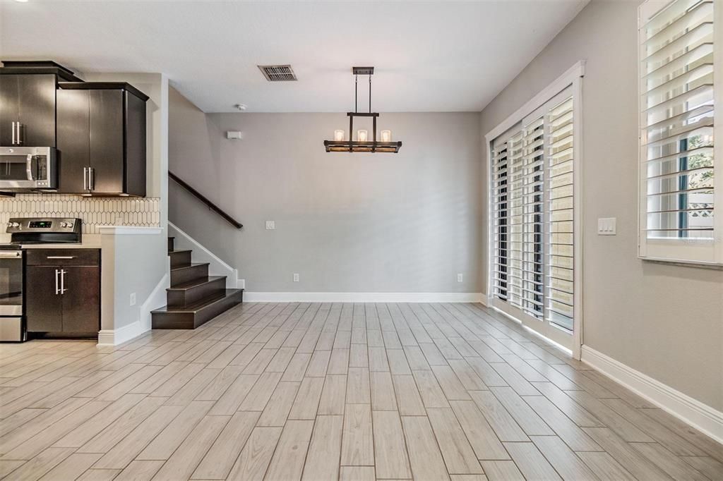 For Rent: $2,500 (3 beds, 2 baths, 1637 Square Feet)