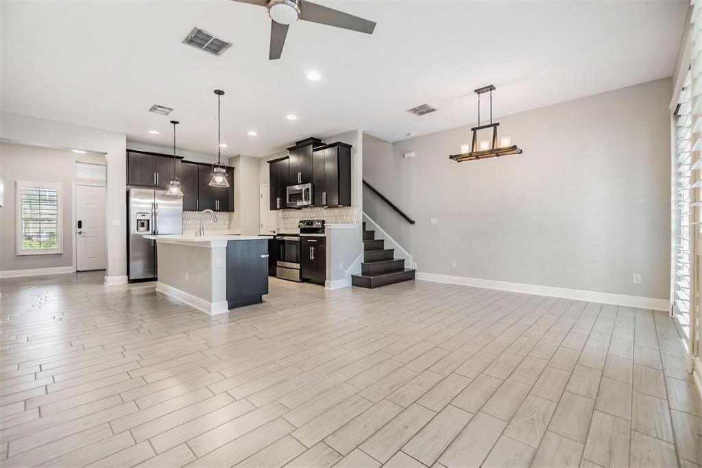 For Rent: $2,500 (3 beds, 2 baths, 1637 Square Feet)