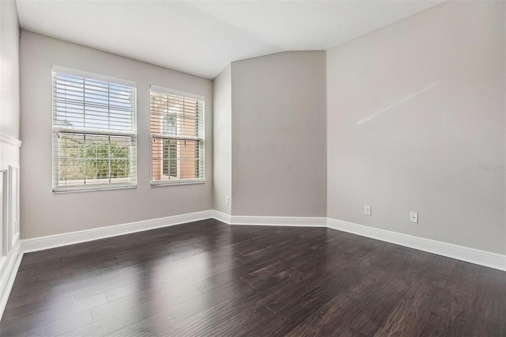 For Rent: $2,500 (3 beds, 2 baths, 1637 Square Feet)
