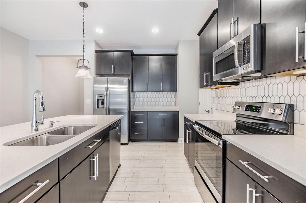 For Rent: $2,500 (3 beds, 2 baths, 1637 Square Feet)