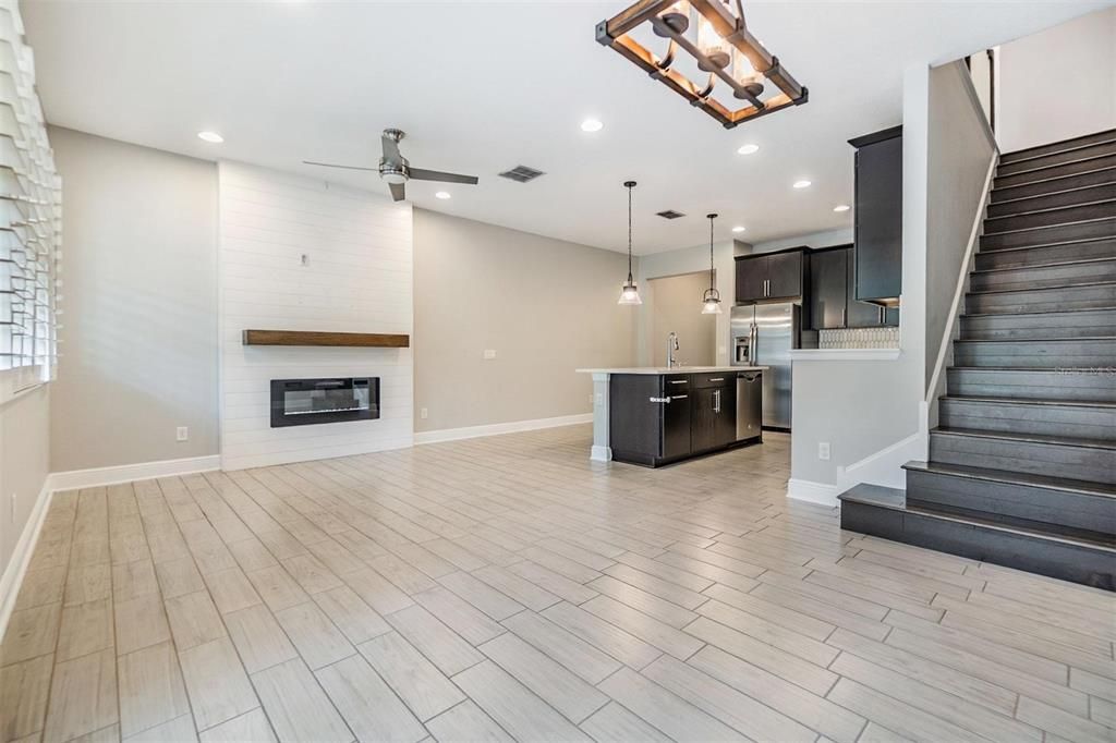 For Rent: $2,500 (3 beds, 2 baths, 1637 Square Feet)