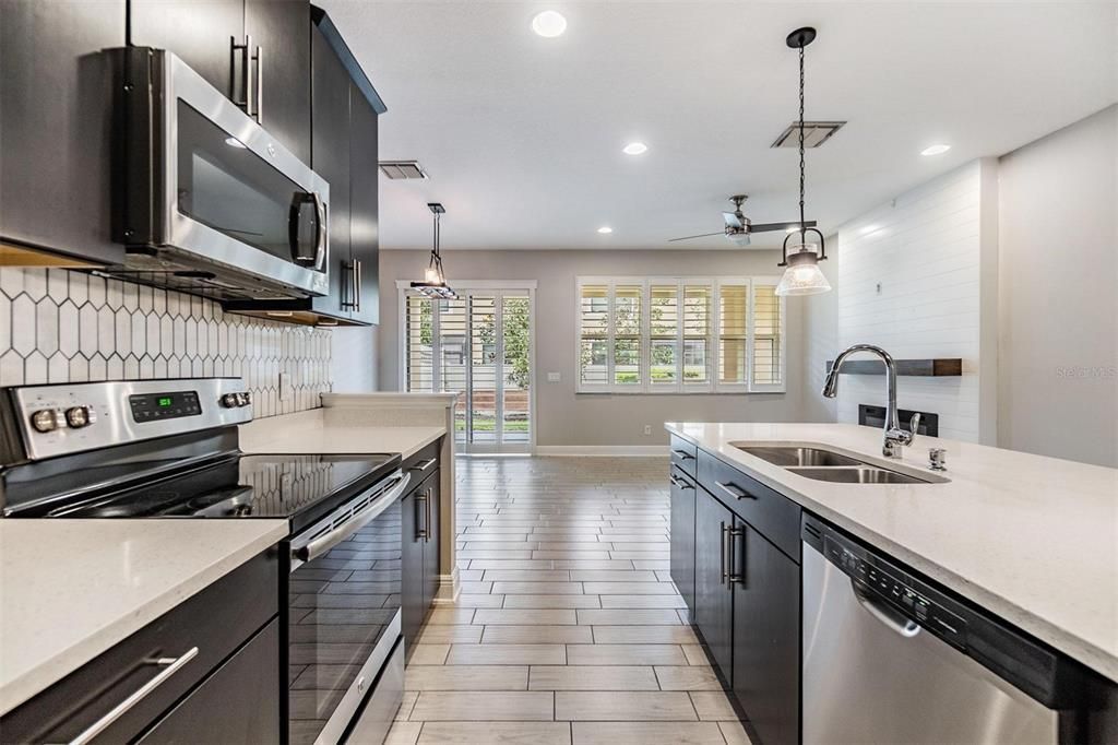 For Rent: $2,500 (3 beds, 2 baths, 1637 Square Feet)