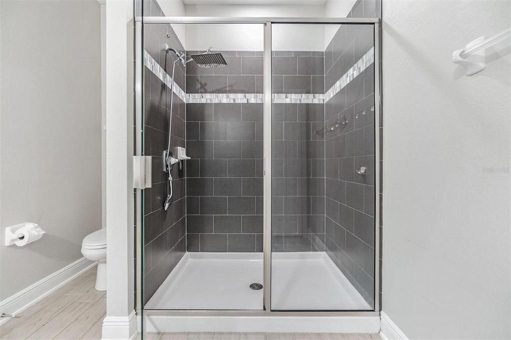 For Rent: $2,500 (3 beds, 2 baths, 1637 Square Feet)