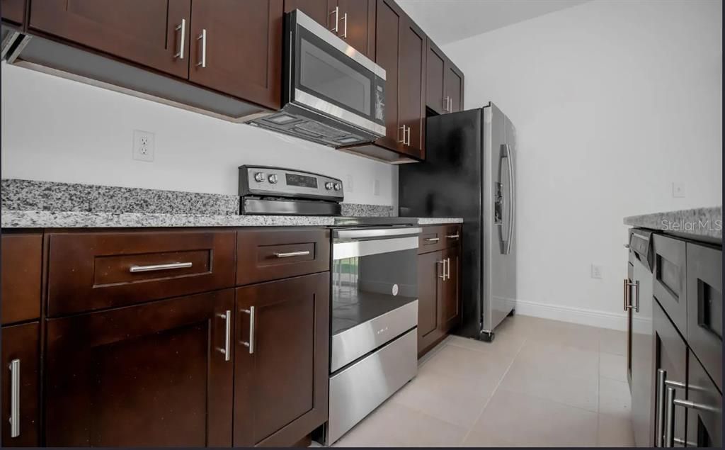 For Rent: $1,800 (4 beds, 2 baths, 1578 Square Feet)