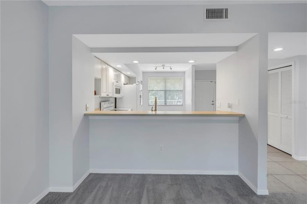For Rent: $2,200 (2 beds, 2 baths, 1324 Square Feet)