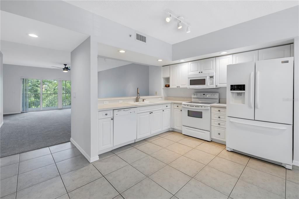 For Rent: $2,200 (2 beds, 2 baths, 1324 Square Feet)