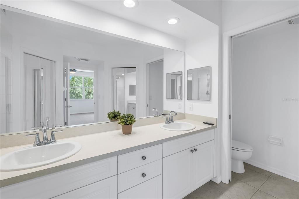For Rent: $2,200 (2 beds, 2 baths, 1324 Square Feet)