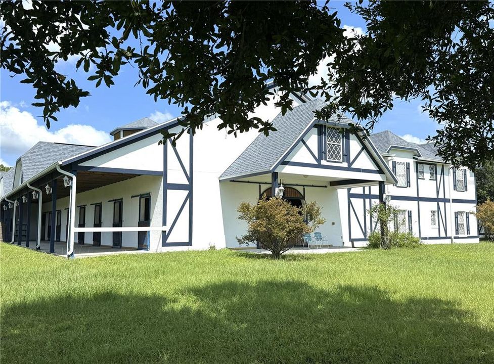 For Sale: $4,650,000 (9 beds, 11 baths, 5200 Square Feet)