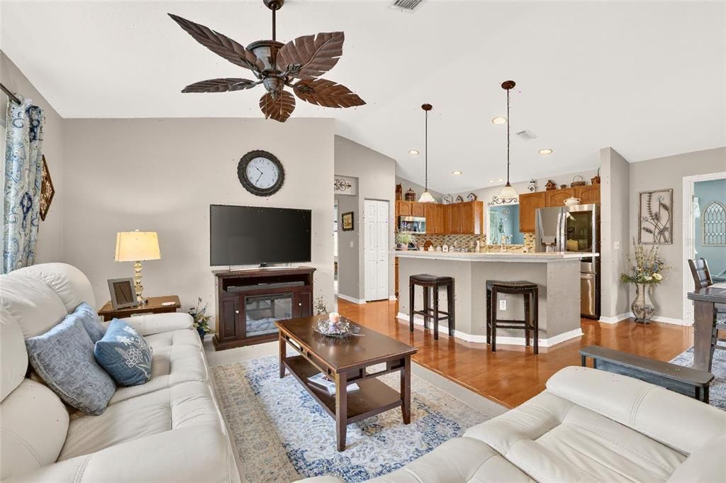 En Venta: $339,000 (3 camas, 2 baños, 1759 Pies cuadrados)