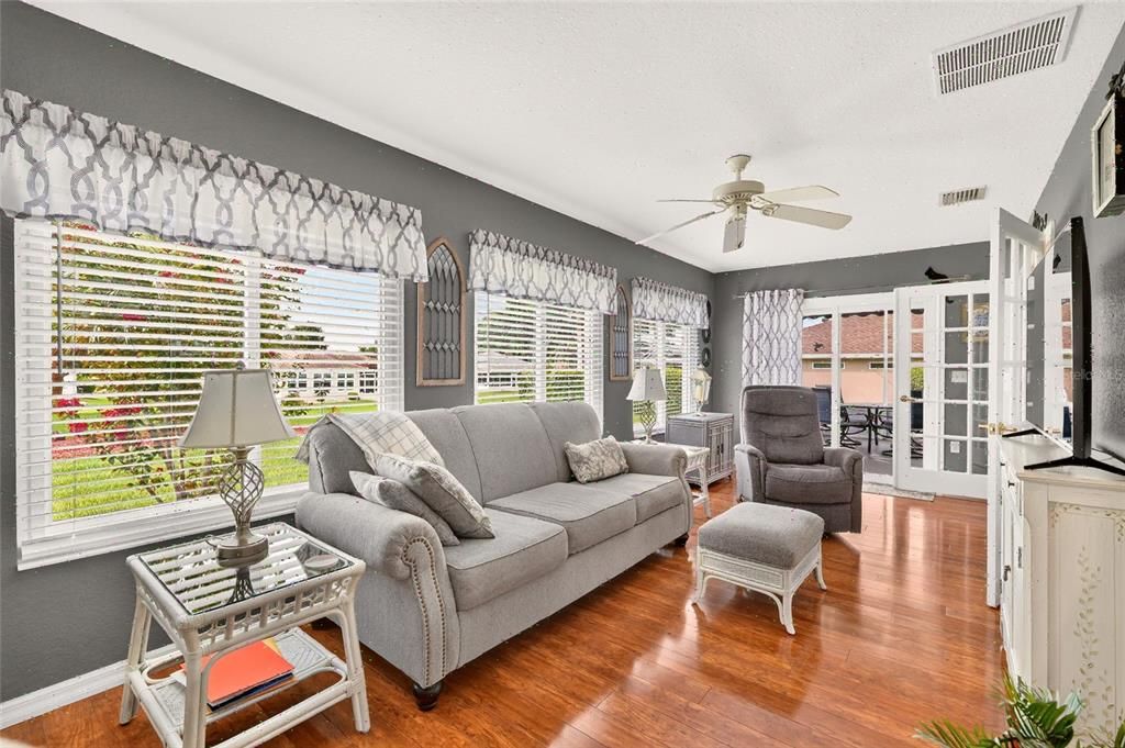 En Venta: $339,000 (3 camas, 2 baños, 1759 Pies cuadrados)