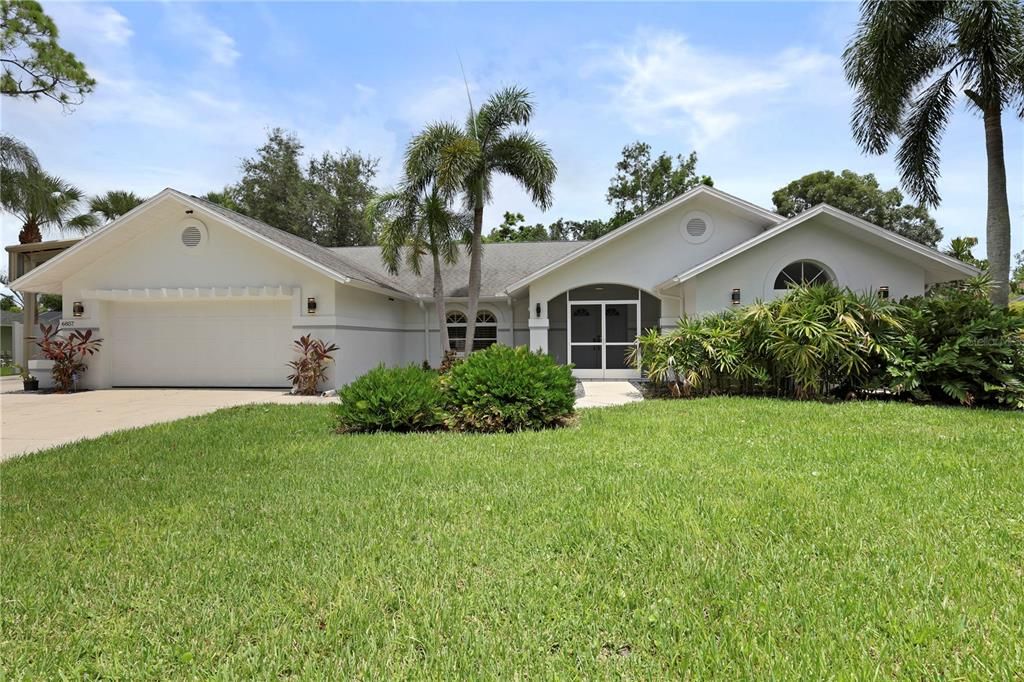 For Sale: $599,000 (4 beds, 3 baths, 2693 Square Feet)
